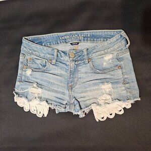 AMERICAN EAGLE Shortie Short Women 2 Light Wash Distressed Lace Trim